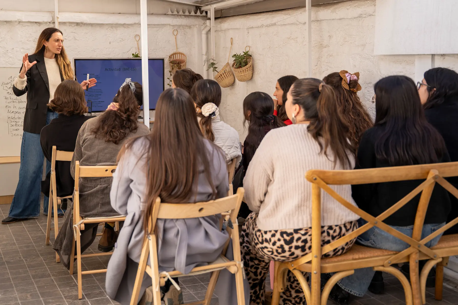 Charla de capacitación institucional dictada por La Ginesta